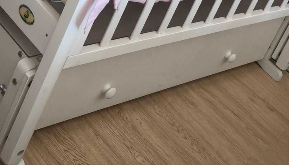 Кроватка детская белая