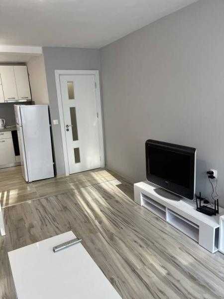 Дава се под наем Двустаен апартамент в Бургас, Лазур - 40 кв.м за 612 € - Снимка #3