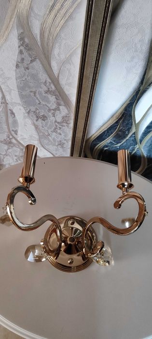 Люстры и бра настенные