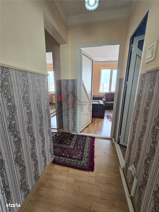 Alexandru cel Bun, 3 camere decomandat, geam la baie, liber