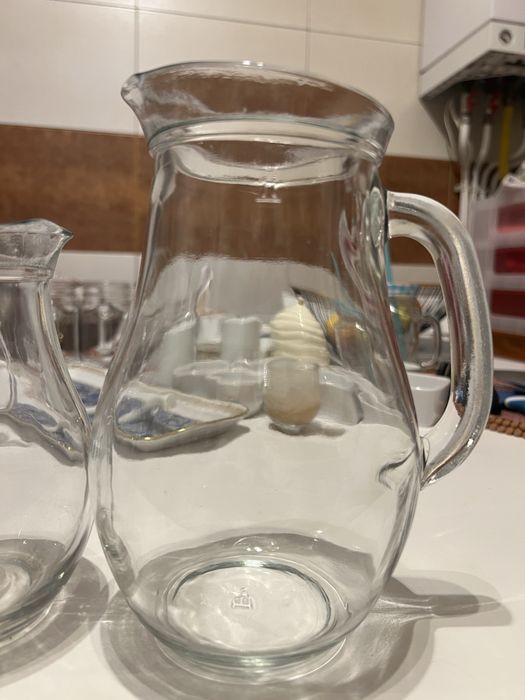 Carafe din sticlǎ