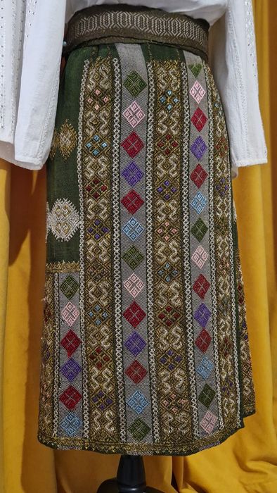 Fotă pentru costum traditional