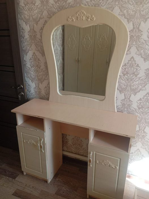 Б. у Продам  шифонер и тремо в хорошем состоянии