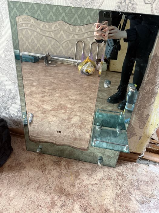 Продается кухонный гарнитур, дверь, зеркало, комод