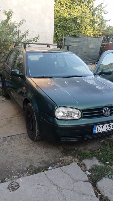 Vând golf 4 motor 14