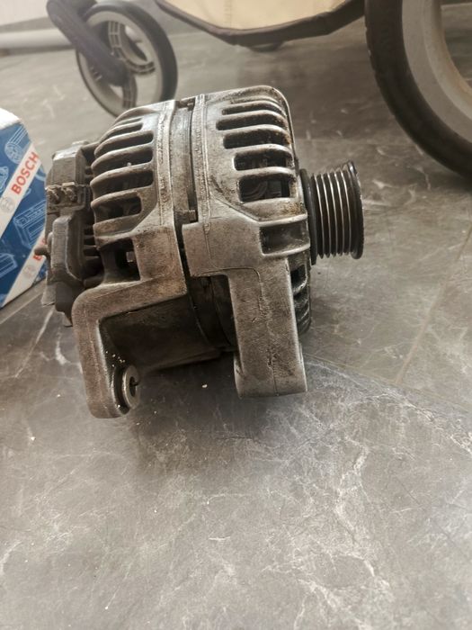 Продается генератор от опель омега б 2.6