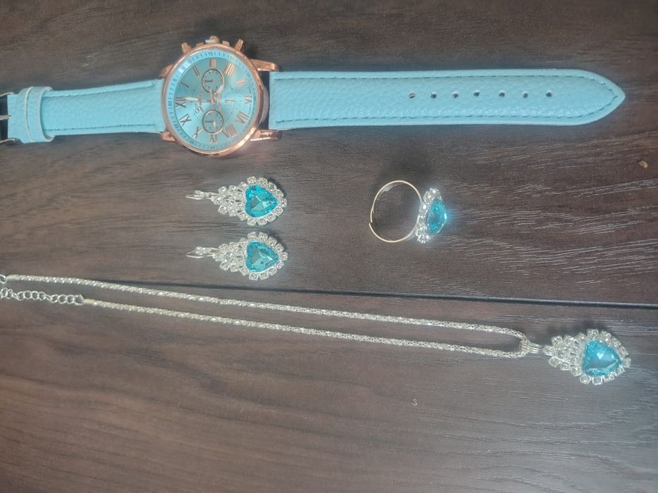 Set ceas +brățara+lănțișor+cercei ..