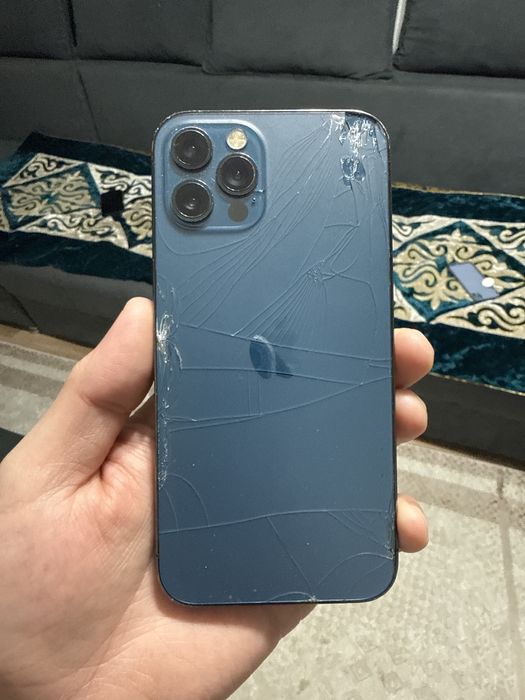 Продаю айфон 12 про 256г