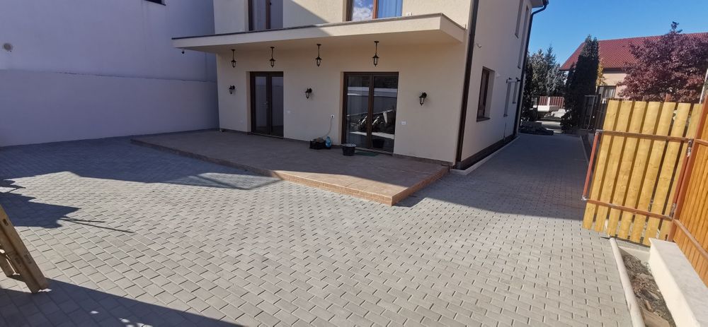 Construcții Case la roșu, Case A-frame, Acoperisuri,Zidarii, Garduri beton, Placi beton.