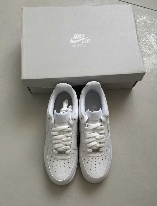 Продавам НОВИ Nike Air Force 1 07' Triple White (всеки размер от/до 36-47)