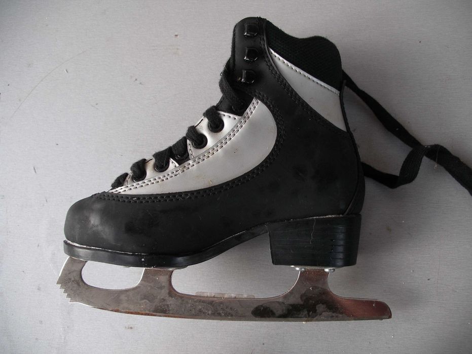 Детски кънки за фигурно пързаляне  К2  от 29 до 33 номер .