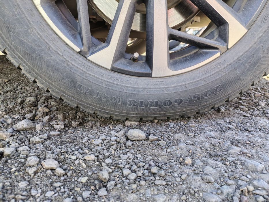 Продам зимние шины R18