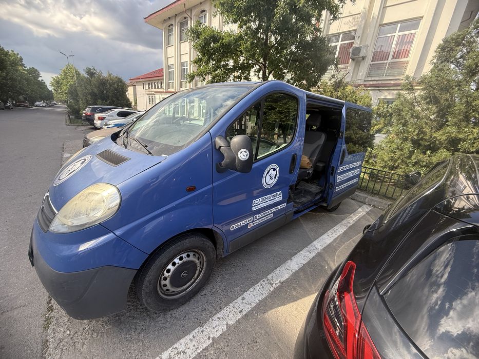 Opel vivaro 2.0 8+1