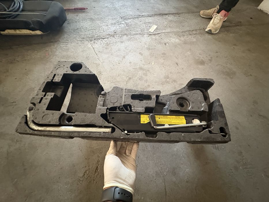 Kit rezerva cric cheie VW Passat B6 B7