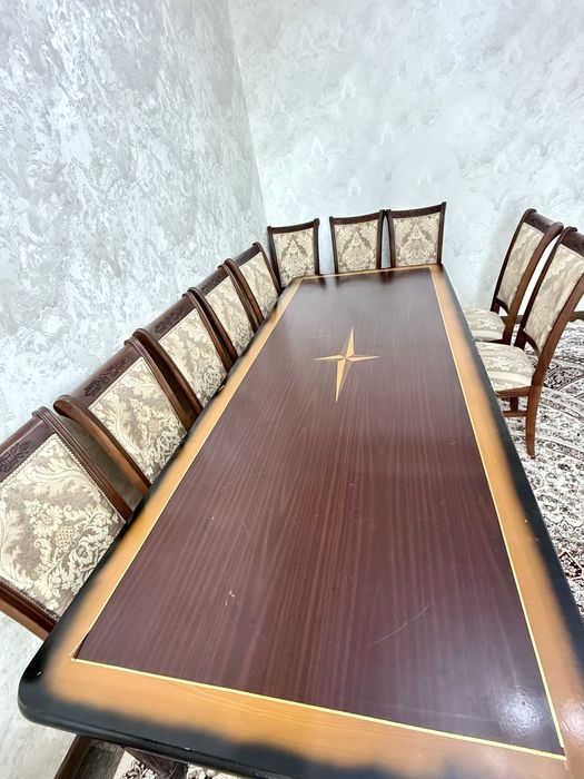 Стол и стулья для гостиной 10 штук