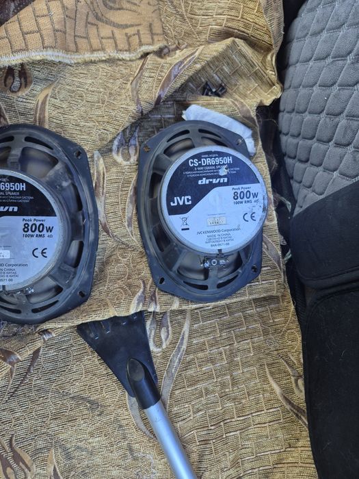 Продам магнитолу и колонки 800W