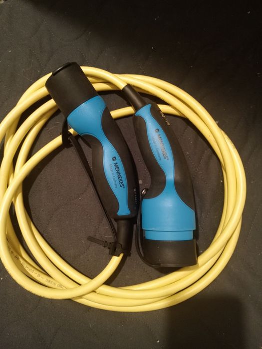 Кабел за зарядна станция