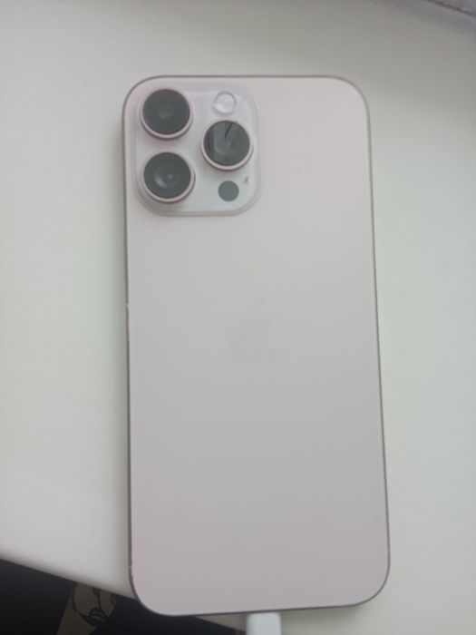 Продаю айфон 16 про