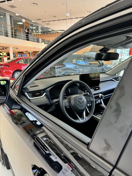 Автомобиль Toyota RAV-4
