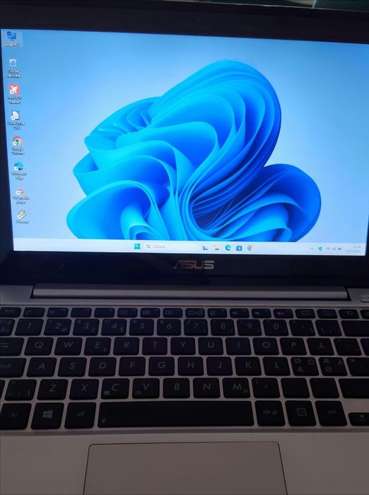 Vând laptop ASUS