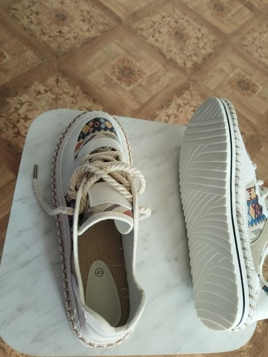 Продам обувь унисекс