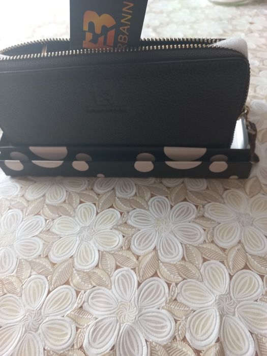 Продаётся кожаный кошелёк KAERBANNU