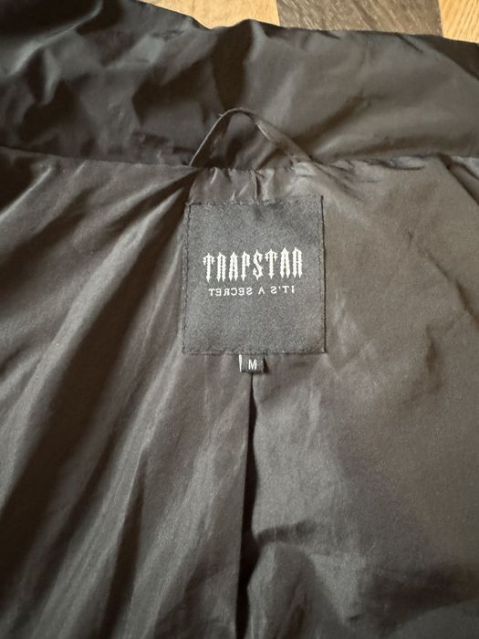Продавам яке Trapstar