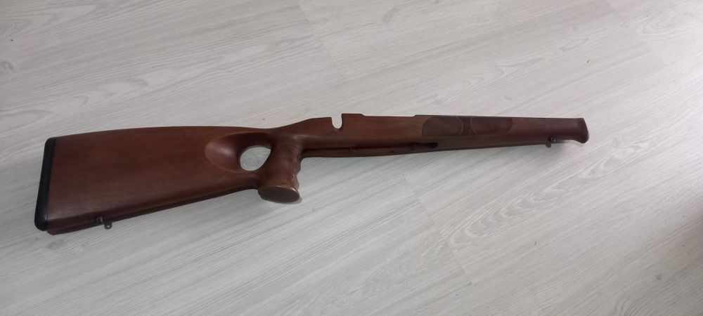 Pat de arma CZ 550 din  lemn de nuc