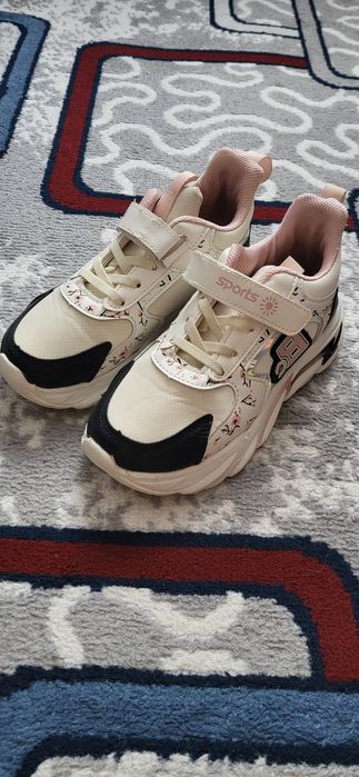 Продам детскую обувь