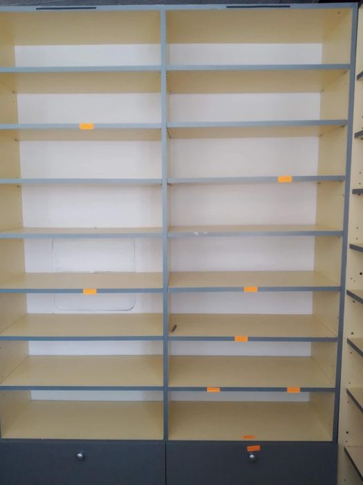 Оборудване, рафтове и шкафове за аптека/магазин