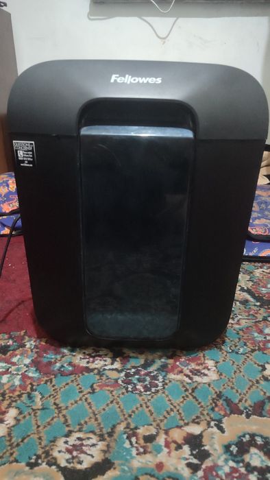 Fellowes qogʻoz maydalagich