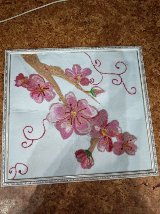 Авторская картина из войлока «Сакура» — красиво и уютно