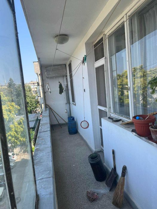 Дава се под наем Тристаен апартамент в Разград, Център - 89 кв.м за 122400 € - Снимка #6