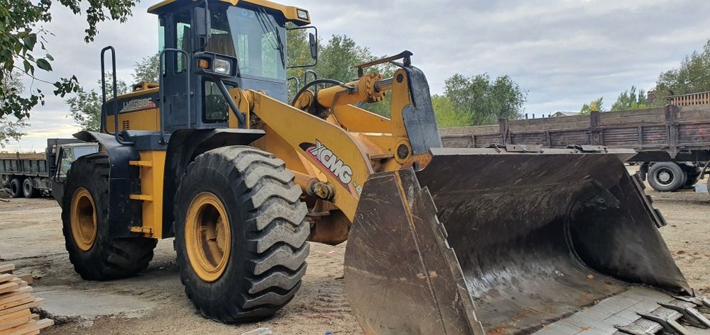 Услуга погрузчика 3х кубовый