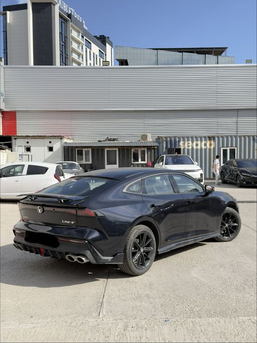 Changan Uni V 2025 Qora 1.5 Full