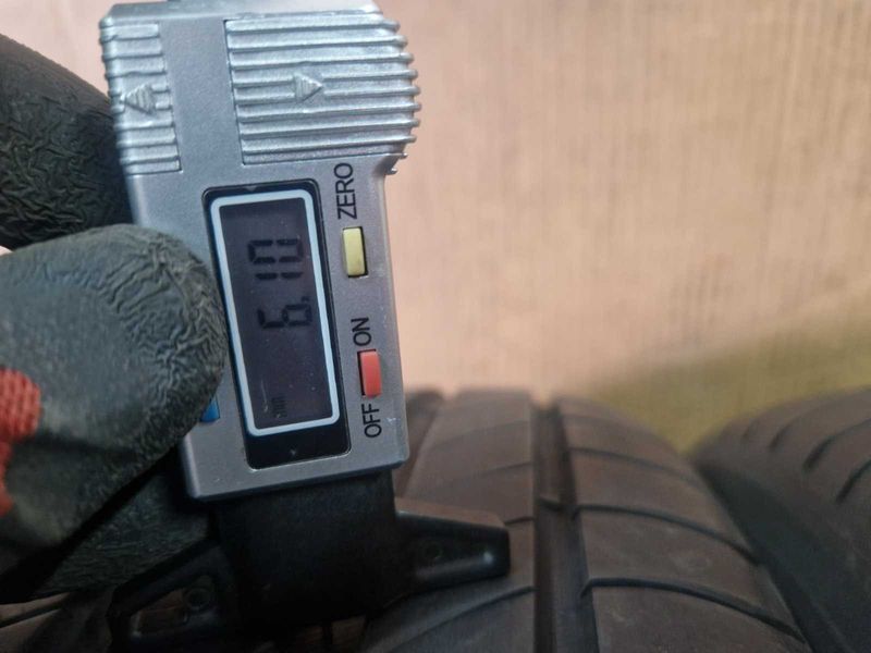 2 Michelin R17 215/60
летни гуми 
DOT0321
