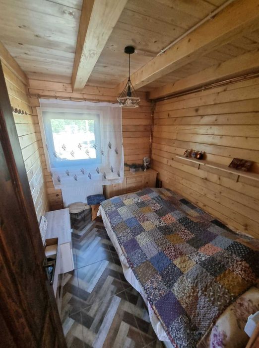 Vand cabana lemn, 120mp si 1251 mp de teren, zona Dealu Negru