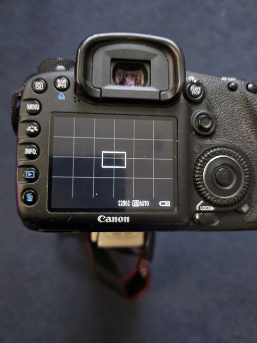 Camera canon eos7d cu obiectiv profesional
