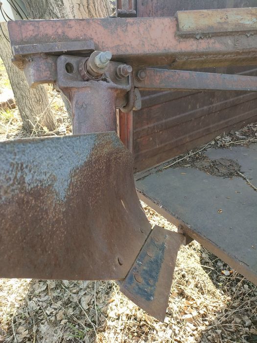 Продам плуг 4 корпусной