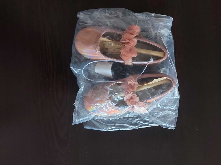 Детски розови обувки