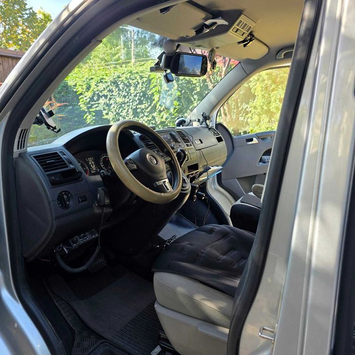Vând Volkswagen T5 Carawelle 2011 automatic 180cp