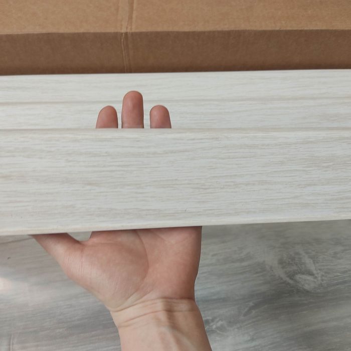 Плинтус напольный широкий