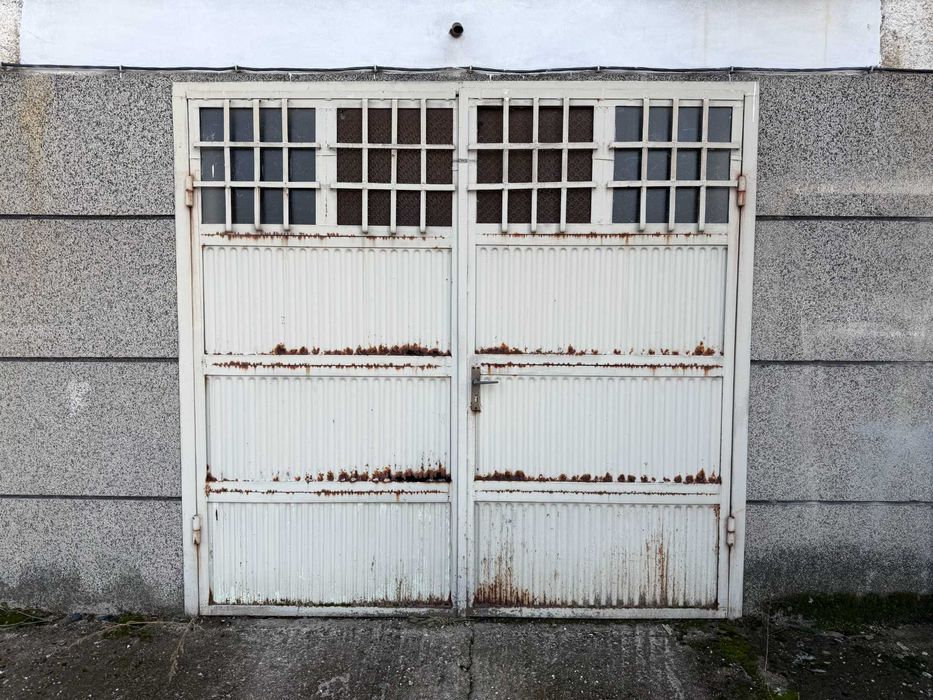 Гараж под наем в непосредствена близост до Тера Мол - с ток