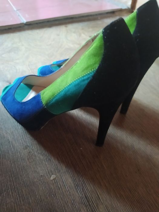 Продам туфли новые38.5