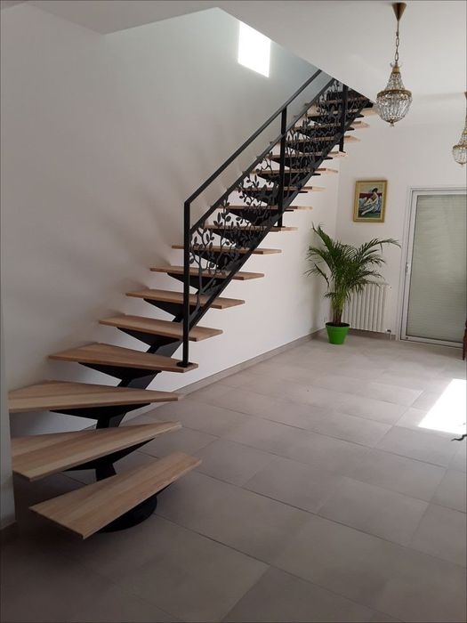 Realizăm la comandă: Scări pe un vang central