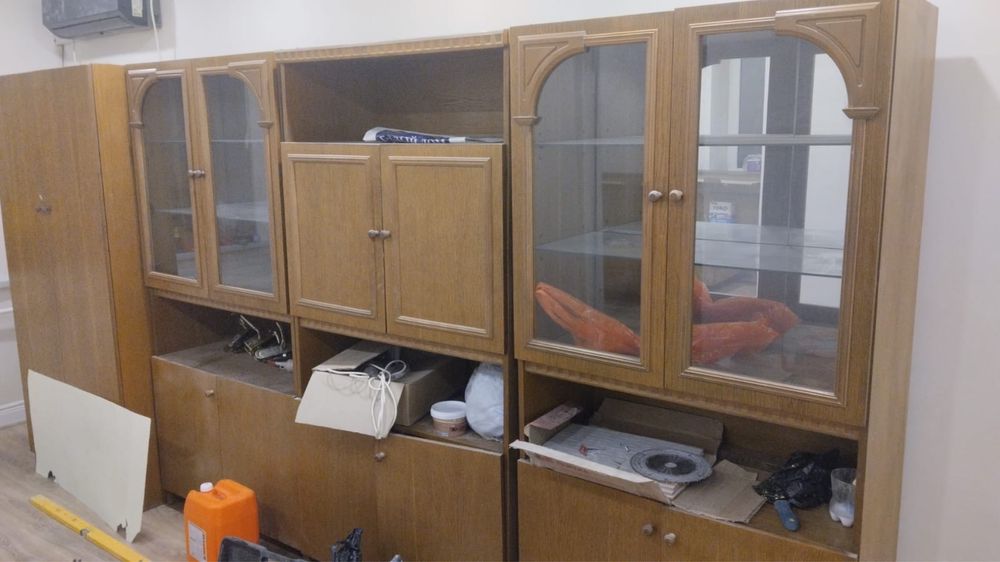 Срочно: Мебельный гарнитур (стенка + шкаф)