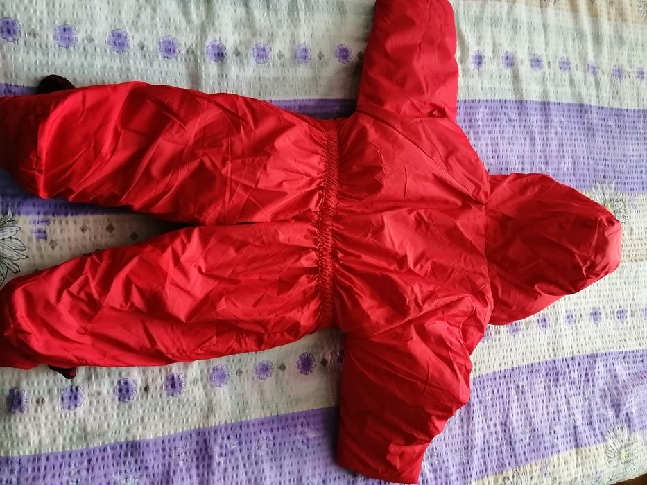 Космонавти за бебе-цената е за двата