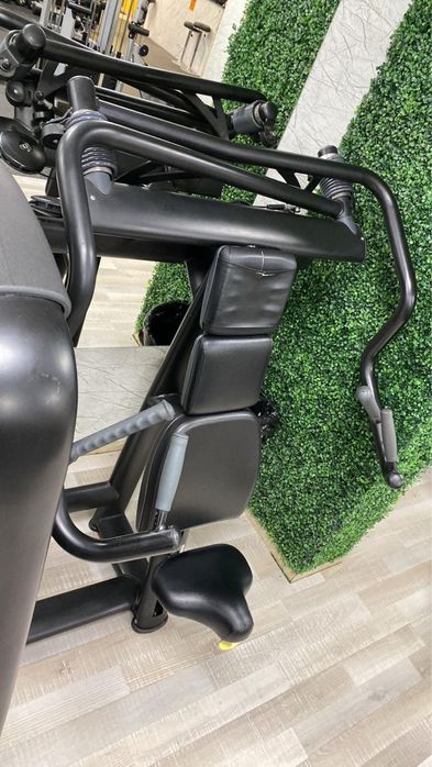 Technogym chest incline