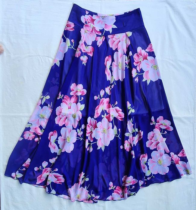 Крепдешиновая длинная синяя юбка с цветами, р-р 44