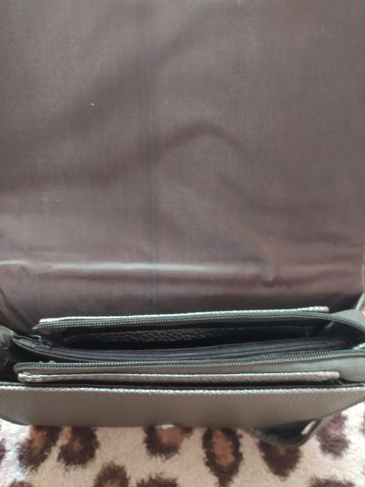 Продам новую сумочку . Цена 5000 тг.